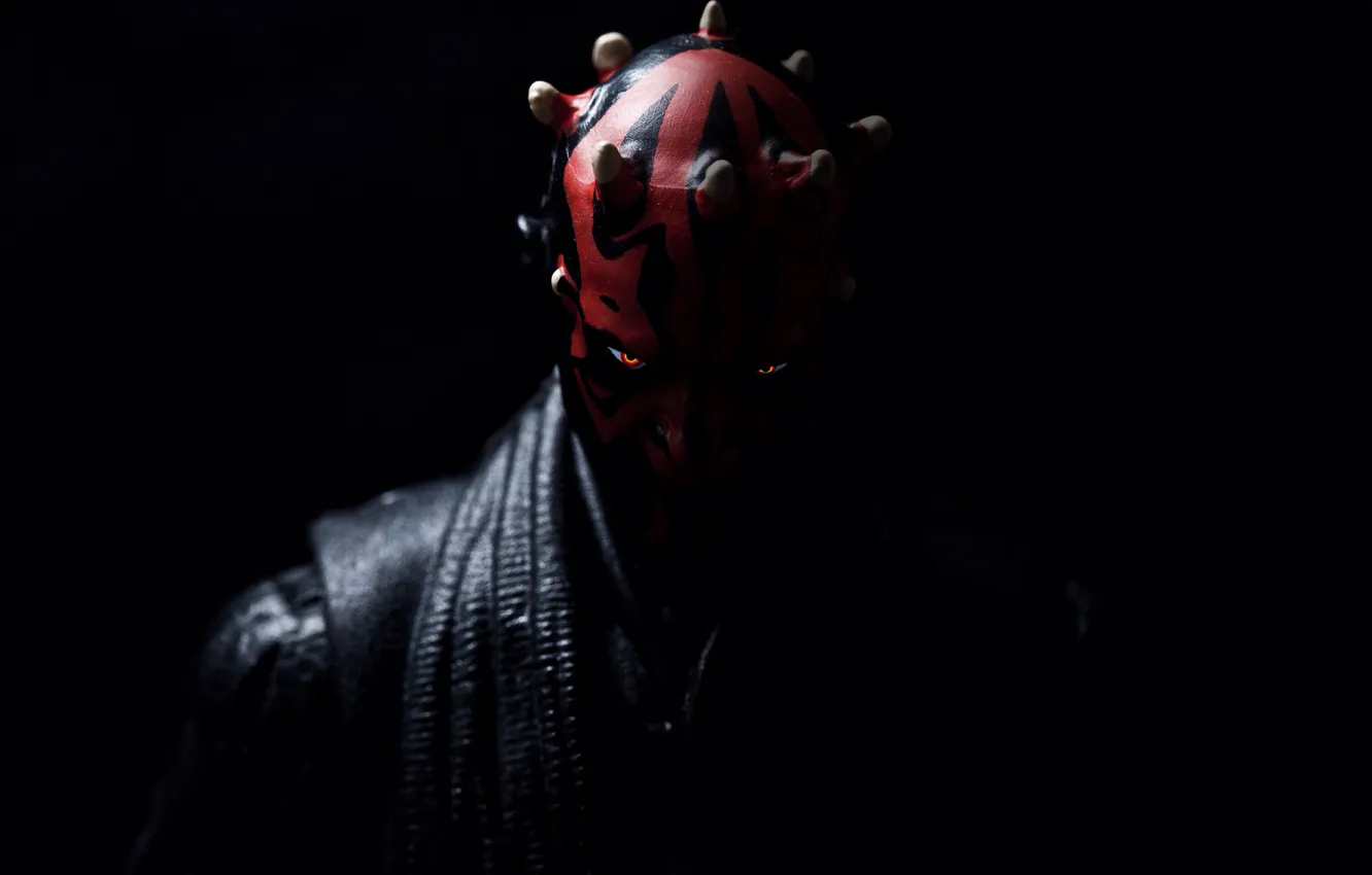 Фото обои глаза, темнота, игрушки, Star Wars, рога, Darth Maul