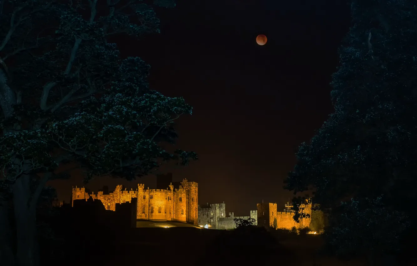 Фото обои eclipse, Alnwick Castle, red moon