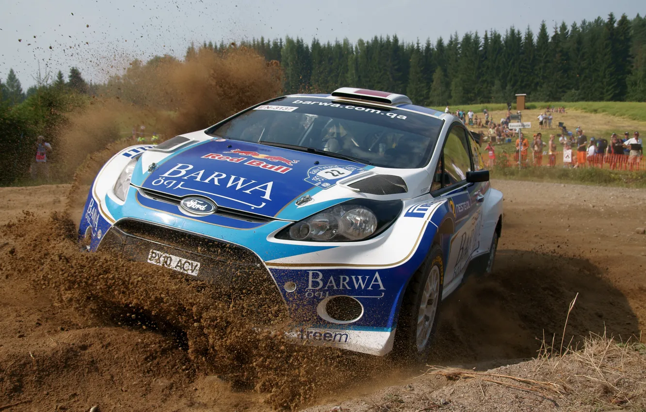 Фото обои Ford, Лес, Люди, Поворот, Капот, Занос, WRC, Rally