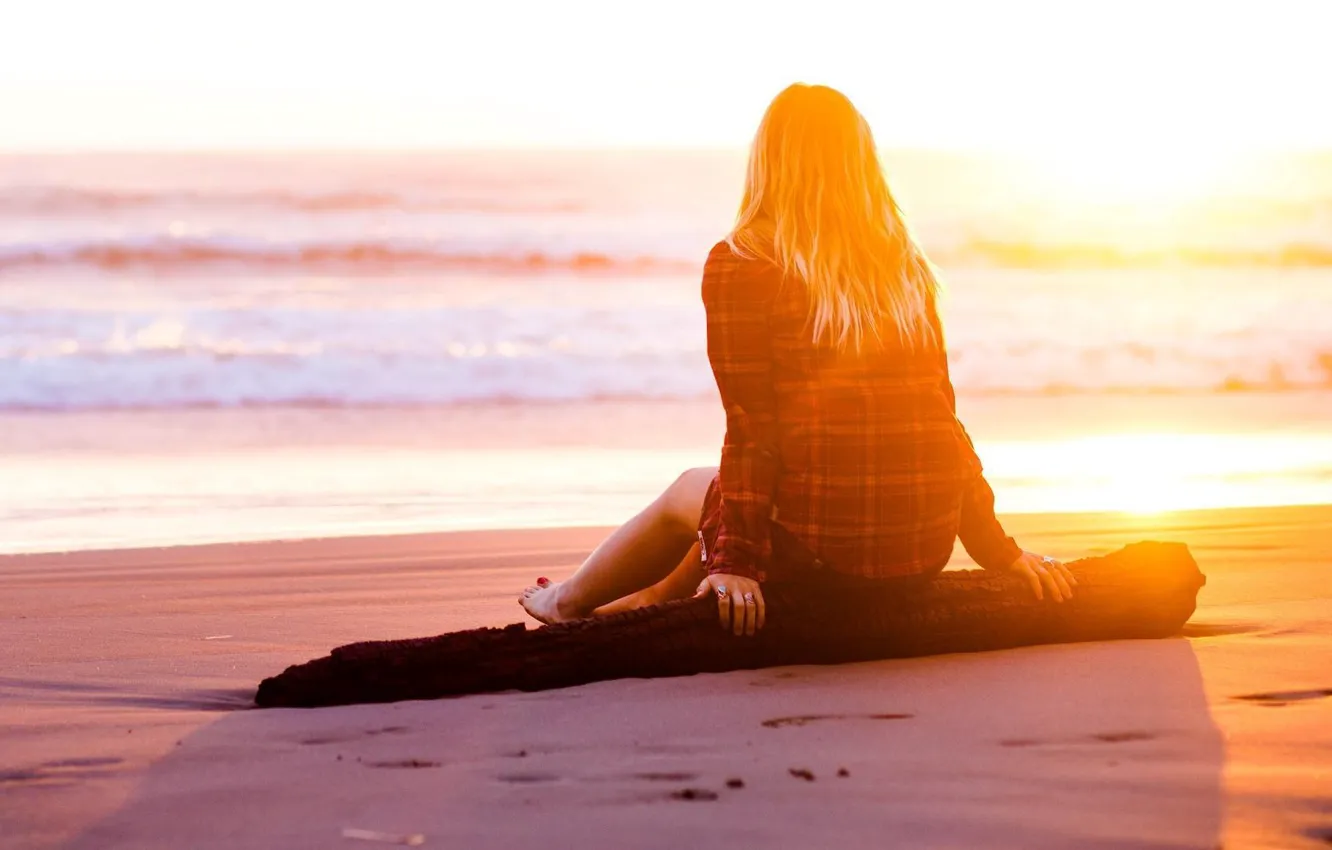 Фото обои Girl, light, beach, sea, sunset, water, sun, sand