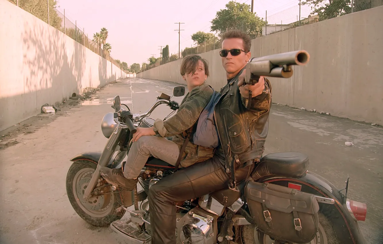 Фото обои город, улица, очки, мотоцикл, дробовик, Арнольд Шварценеггер, Terminator, Терминатор