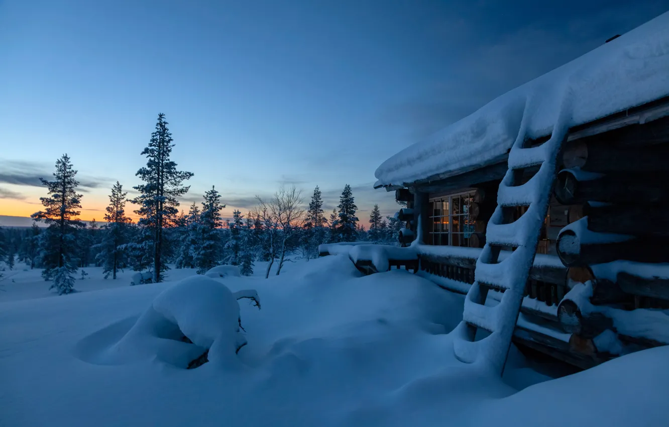 Фото обои зима, снег, деревья, закат, дом, вечер, сугробы, изба