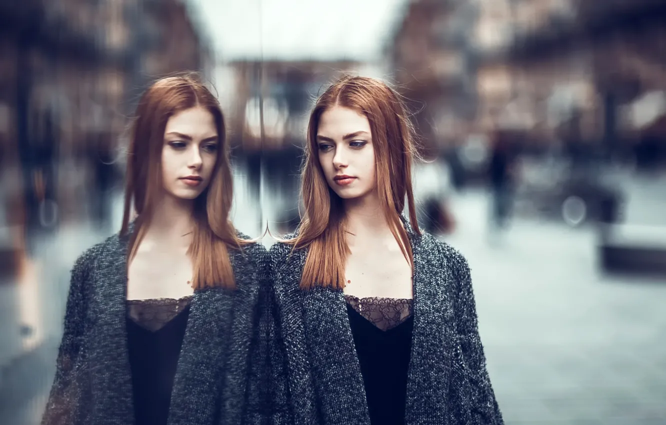 Фото обои отражение, улица, модель, здание, портрет, шатенка, красотка, боке