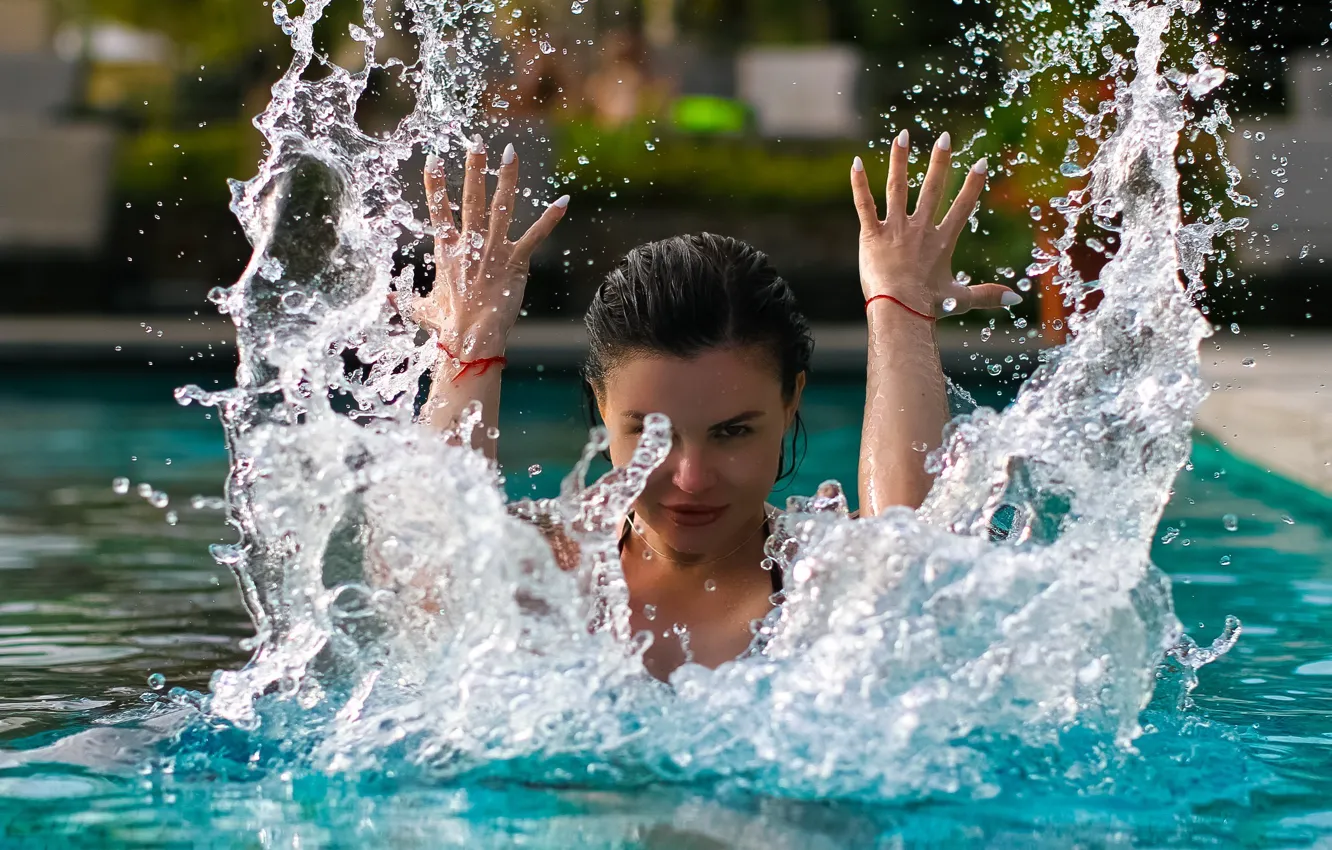 Фото обои лето, бассейн, summer, брызги воды, swimming pool, красивое лицо, beautiful face, splashing water