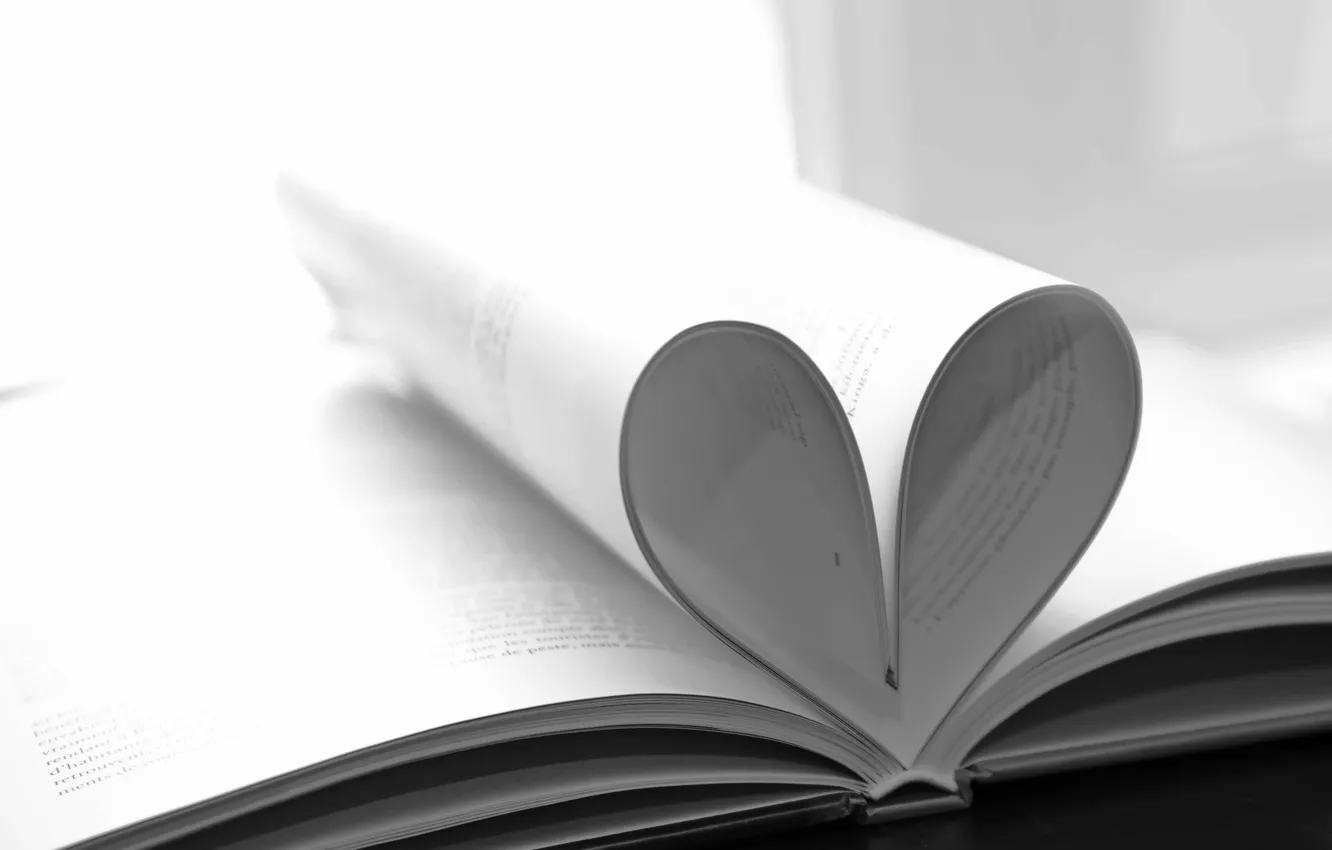 Фото обои сердце, книга, черно-белое, сердечко, страницы