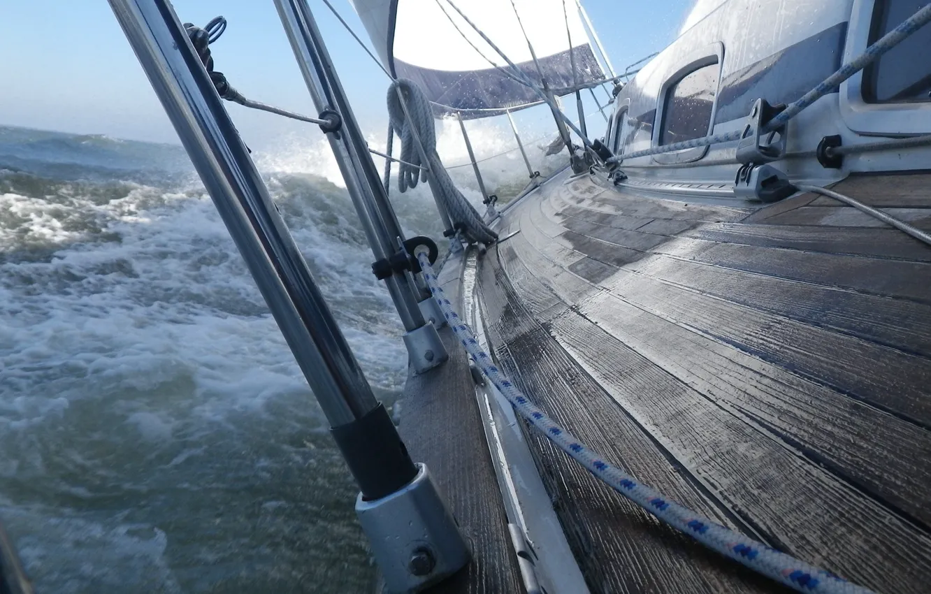 Фото обои море, волны, шторм, ветер, яхта, парус