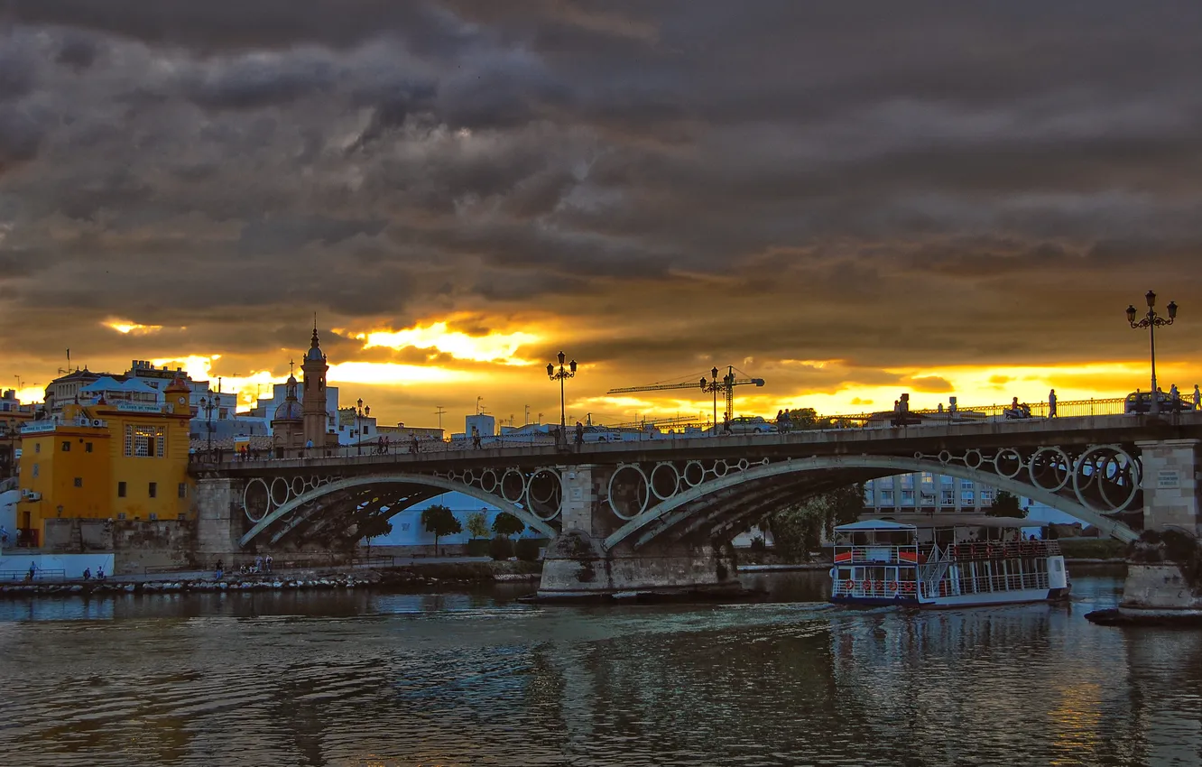 Фото обои тучи, мост, город, река