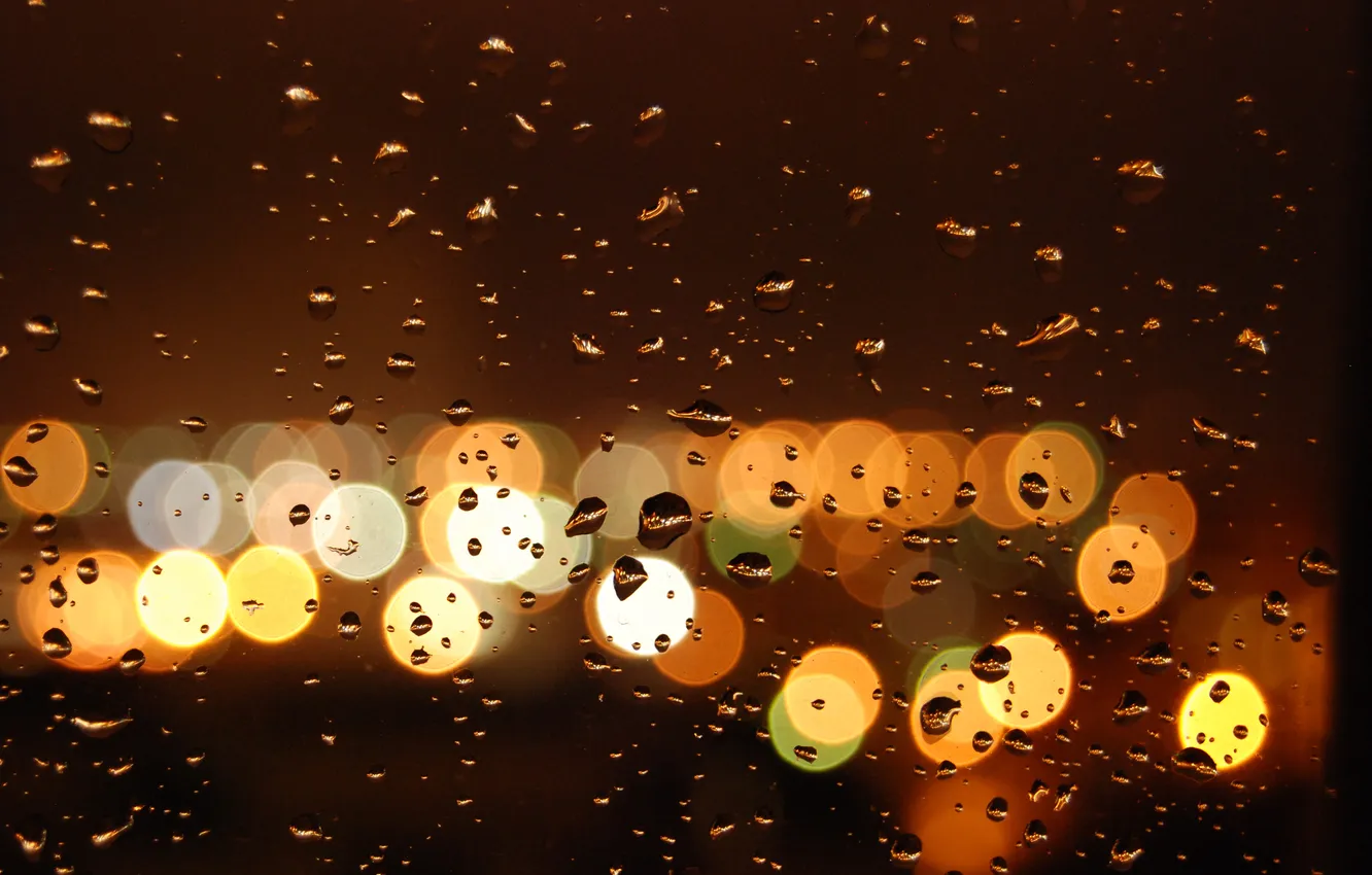 Фото обои стекло, капли, город, огни, дождь, вечер, bokeh