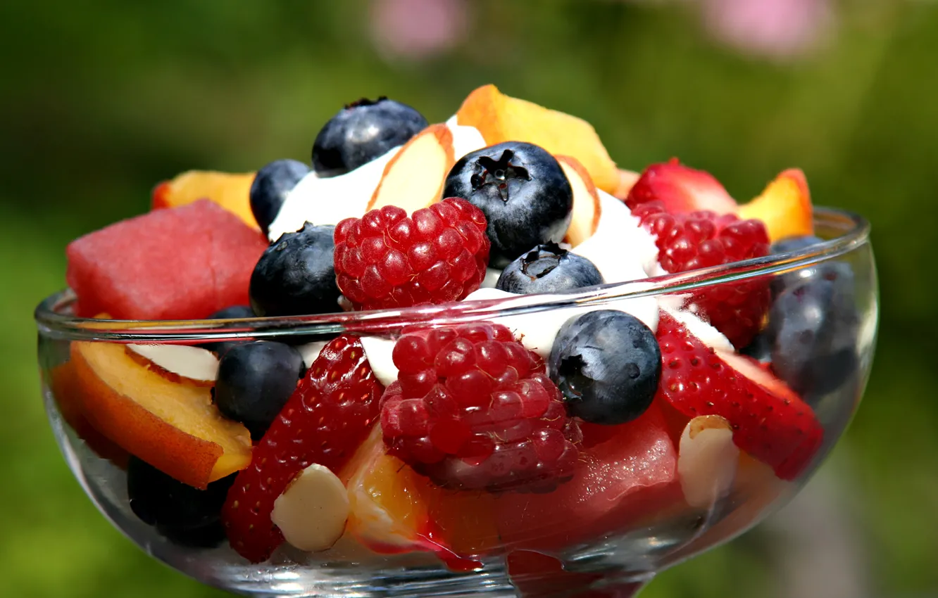 Фото обои ягоды, малина, черника, клубника, фрукты, персики, салат