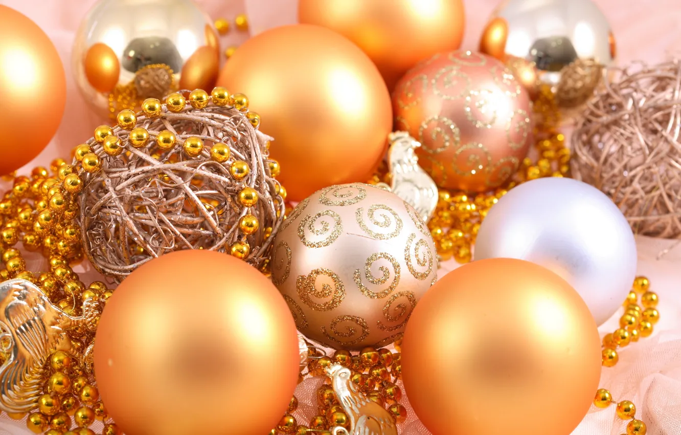 Фото обои украшения, праздник, узоры, новый год, бусы, new year, золотые, елочные шары