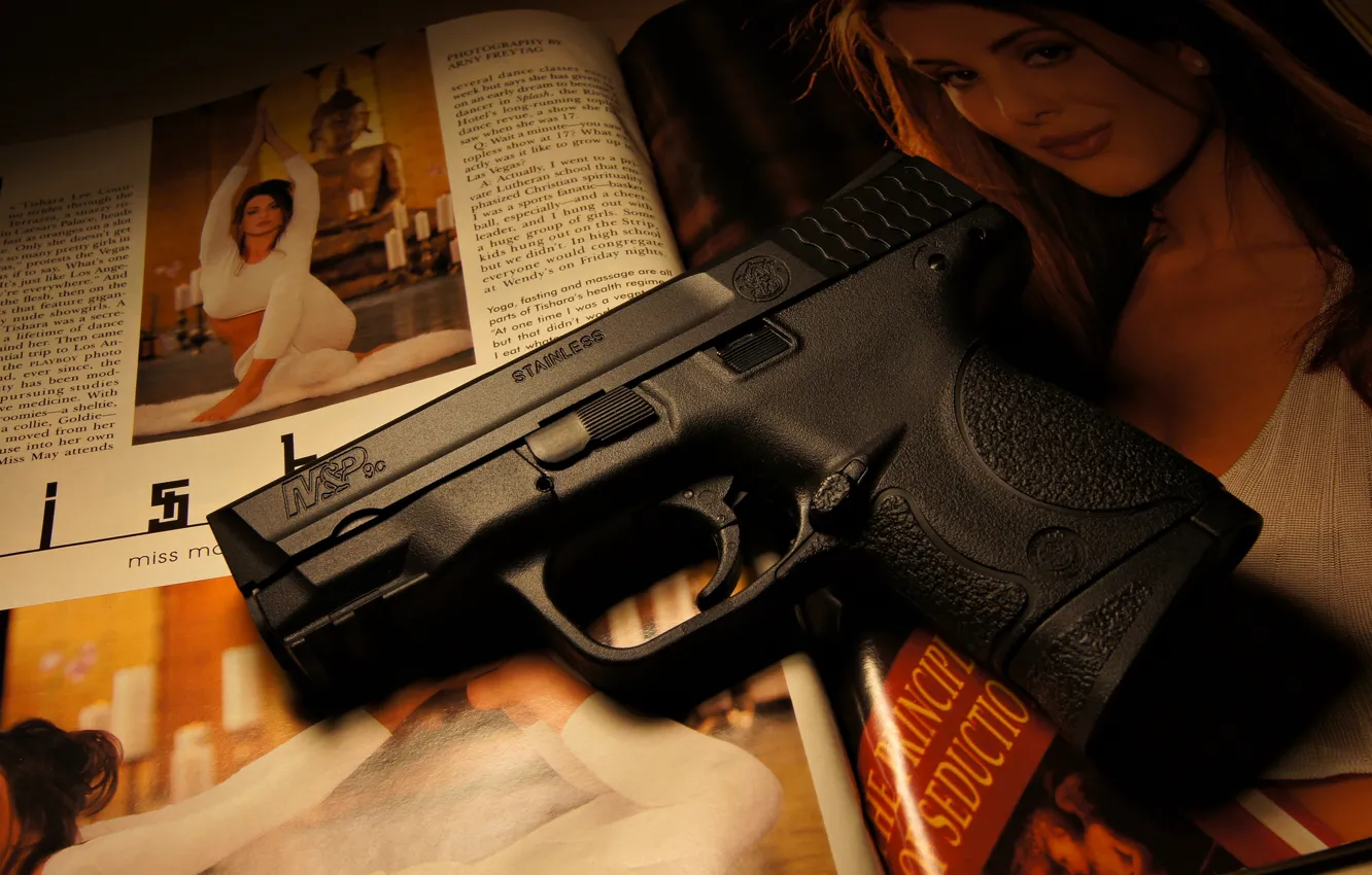 Фото обои пистолет, оружие, журнал, Smith &amp; Wesson, &quot;Stainless&quot;