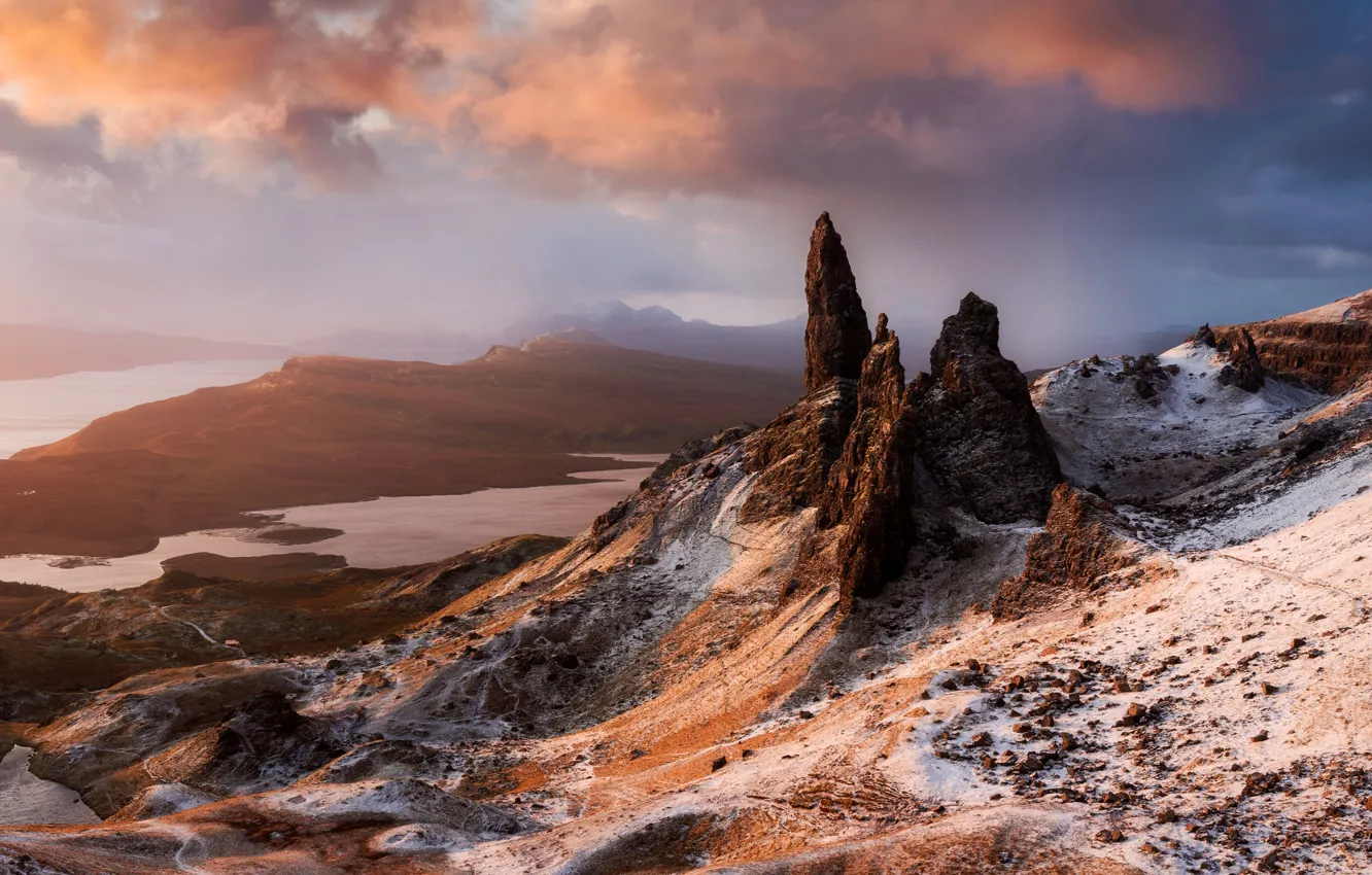 Фото обои облака, горизонт, Scotland, Isle of Skye, красота природы, The Storr, 2022, пики скал