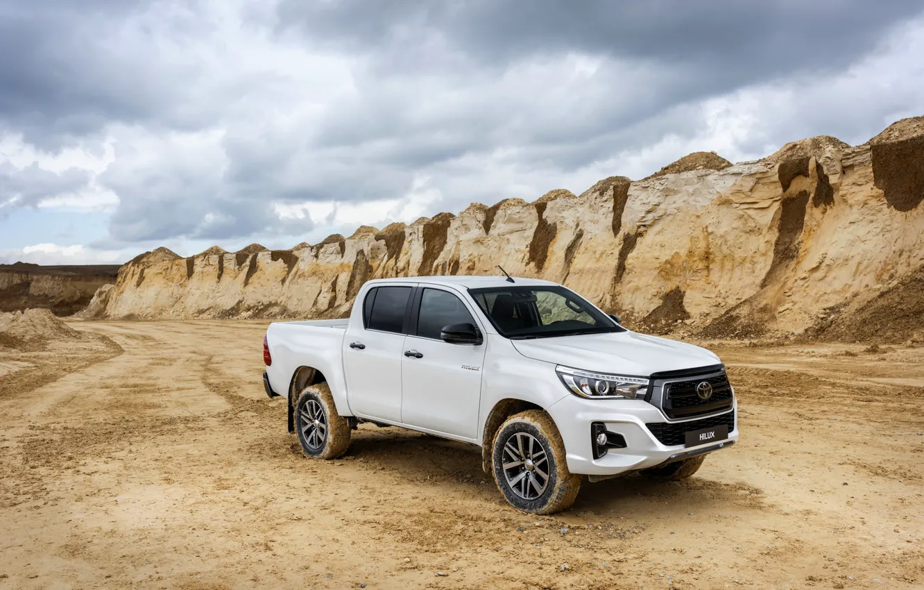 Фото обои песок, белый, небо, Toyota, пикап, Hilux, Special Edition, карьер