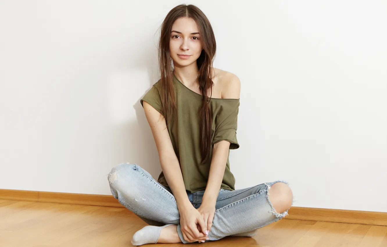 Фото обои girl, sexy, woman, young, model, jeans, long-haired, tank top