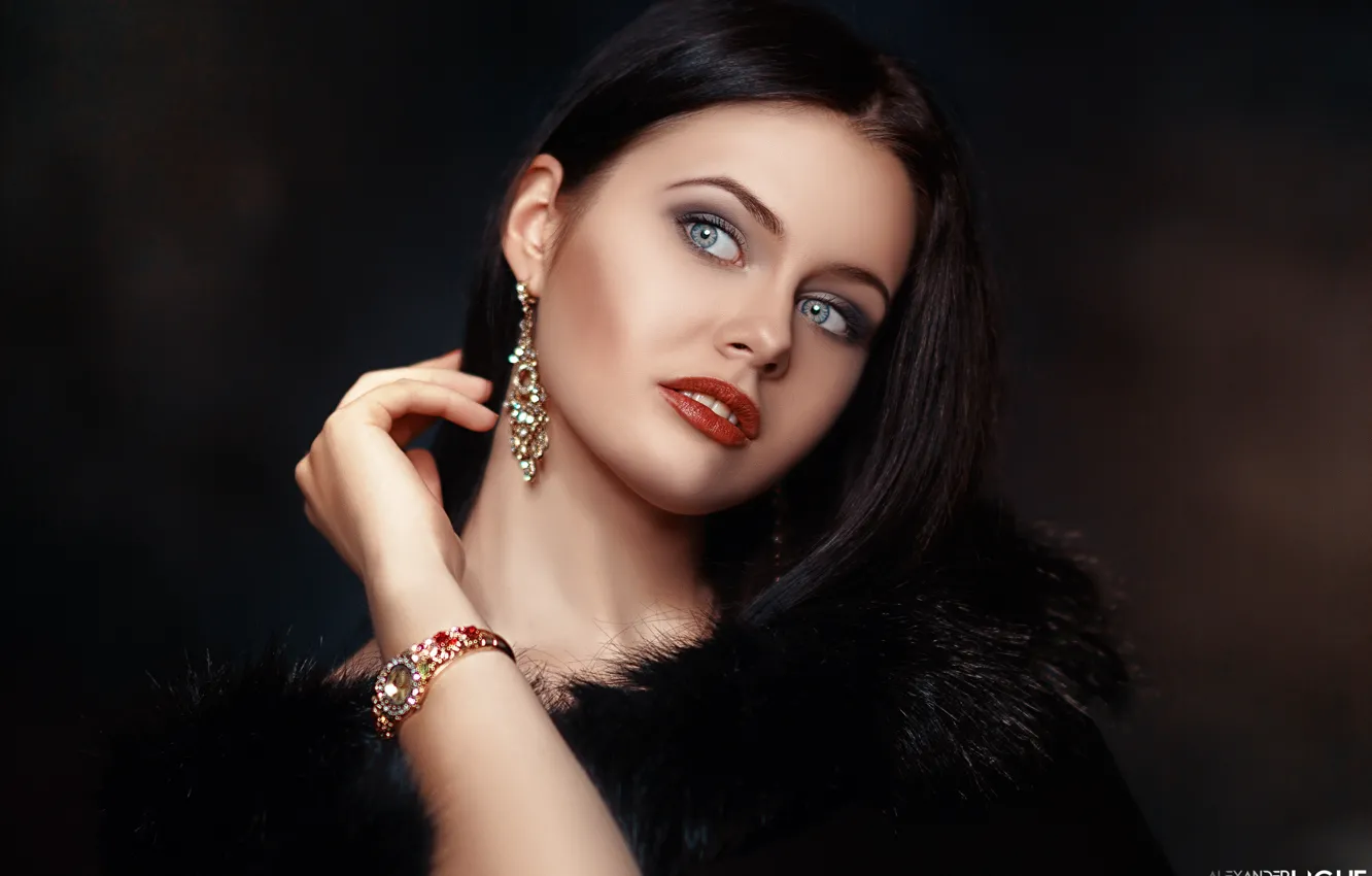 Фото обои взгляд, лицо, стиль, модель, часы, рука, портрет, серьги