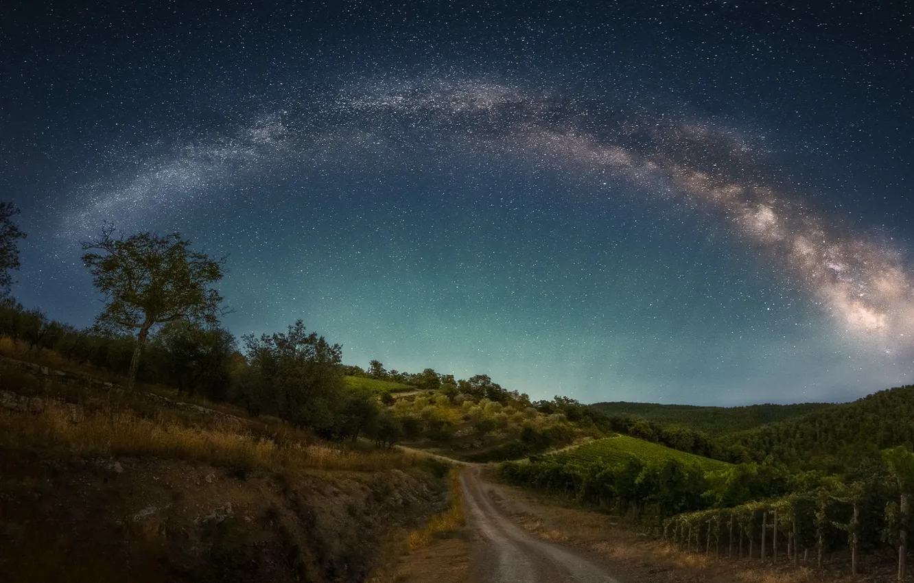 Фото обои дорога, небо, звезды, природа, Италия, млечный путь, Ole Henrik Skjelstad