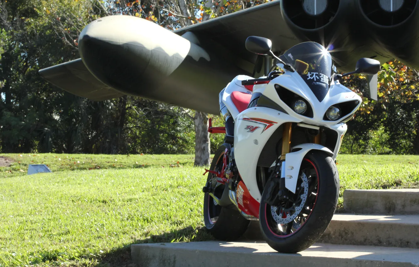Фото обои самолет, крыло, мотоцикл, white, yamaha, bike, ямаха, yzf-r1