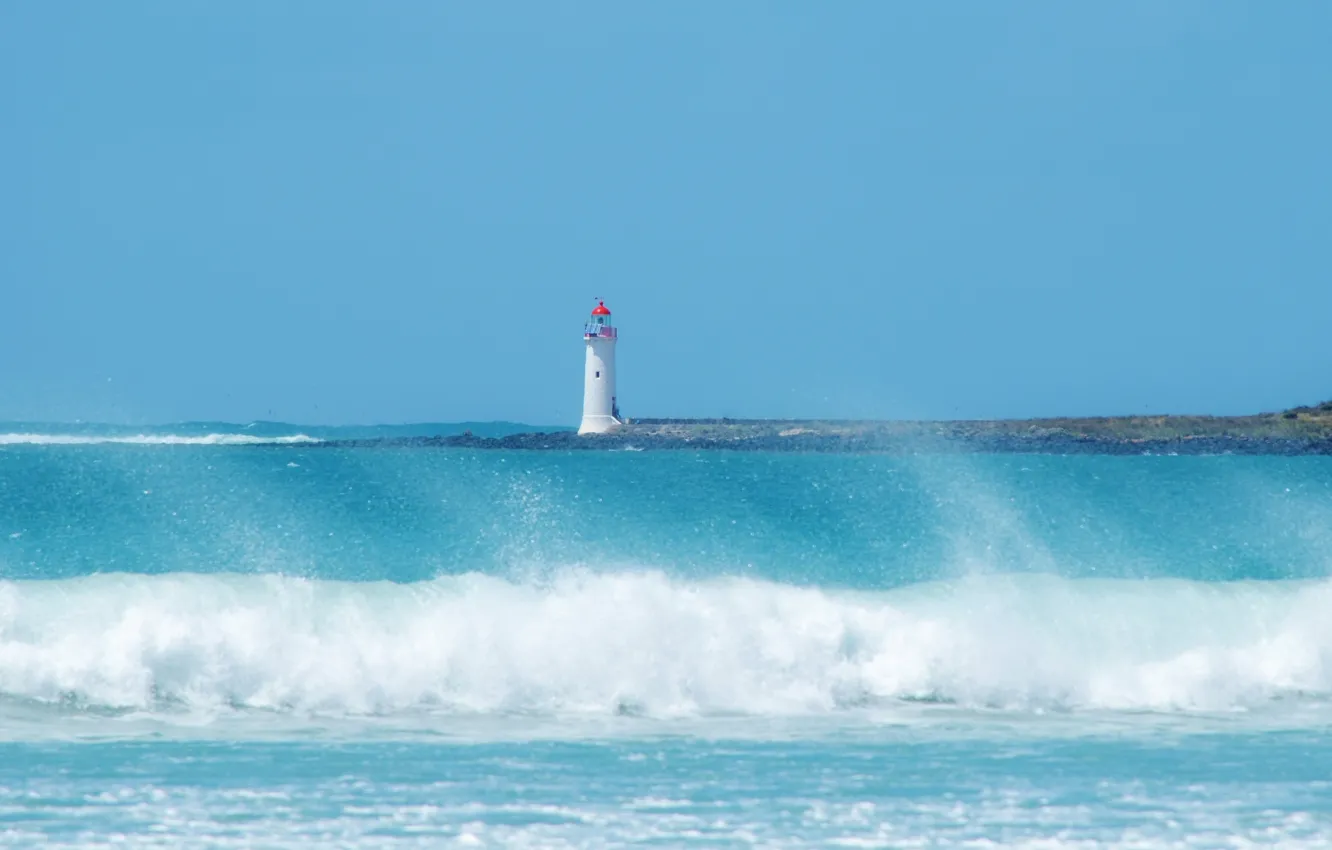 Фото обои море, волны, пляж, небо, брызги, синий, маяк