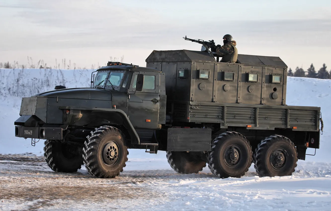 Фото обои снег, Бронеавтомобиль, пулеметчик, Звезда-В, Урал-4320