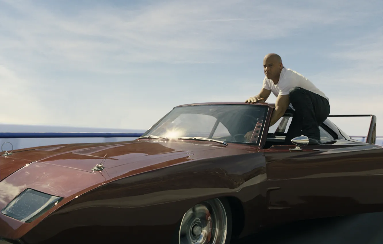 Фото обои машина, мужик, актер, Вин Дизель, Vin Diesel, Dominic Toretto, Форсаж 6, Fast &ampamp; Furious 6
