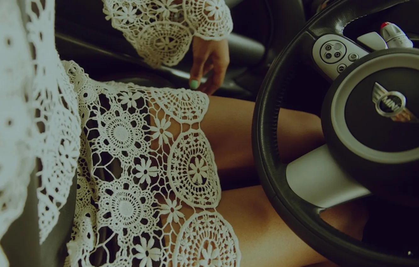 Фото обои авто, девушка, руль, ножки, стройные ножки, MINI COOPER