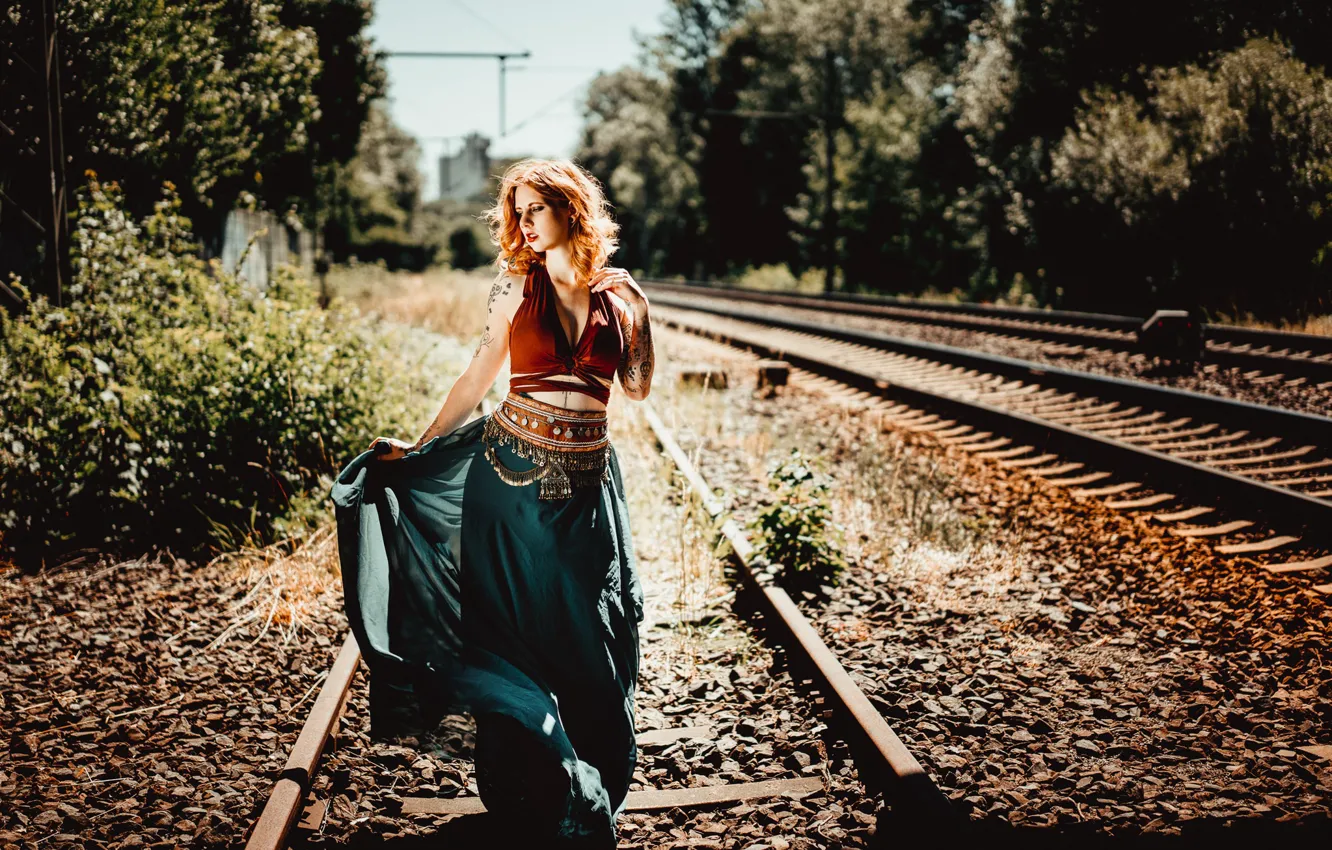 Фото обои девушка, железная дорога, Julia Wendt