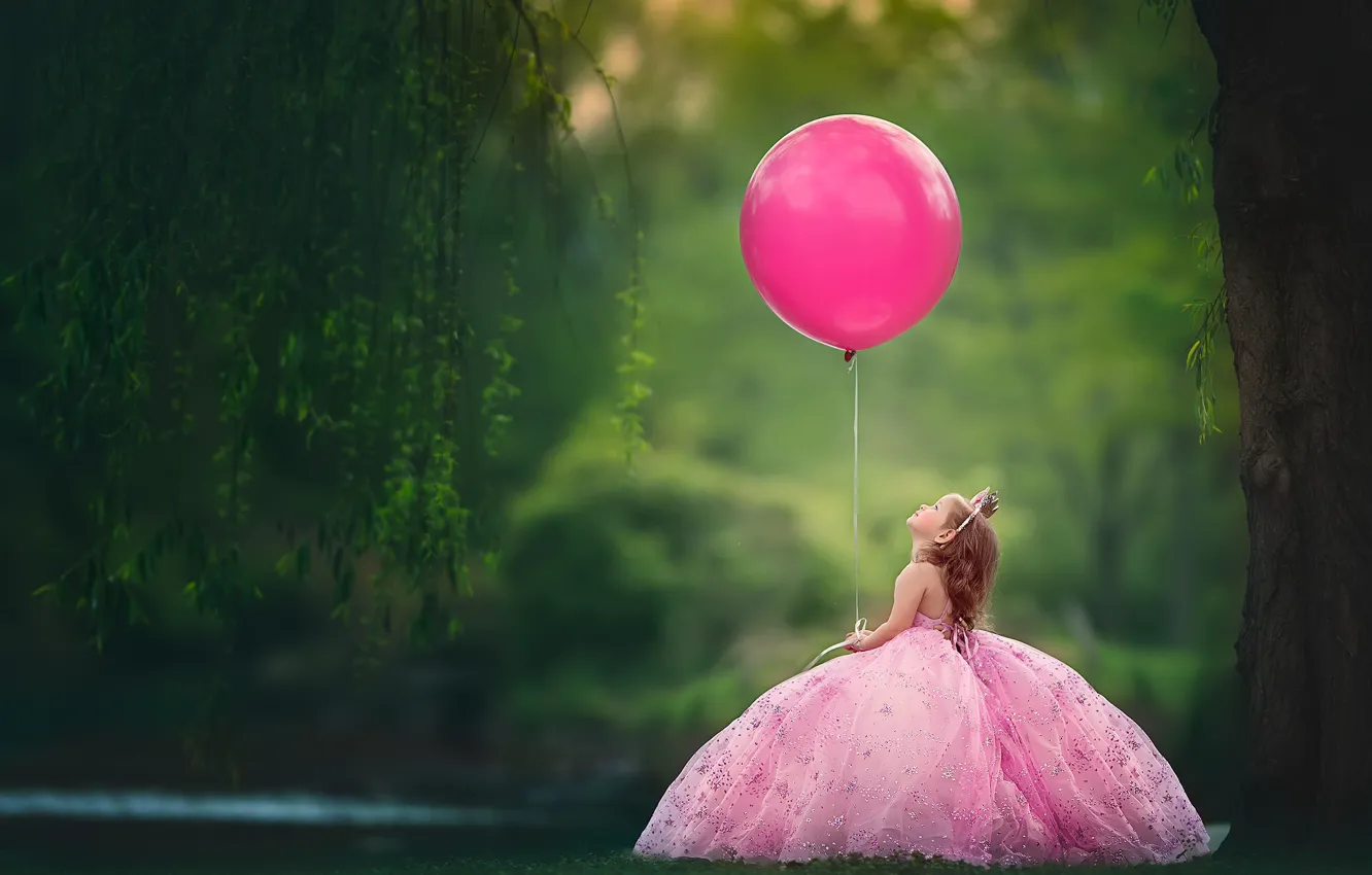 Фото обои воздушный шар, настроение, шарик, корона, платье, девочка, маленькая принцесса