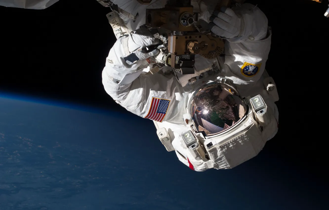 Фото обои NASA, ISS, International Space Station, Chris Cassidy, Repairing the Station in Orbit
