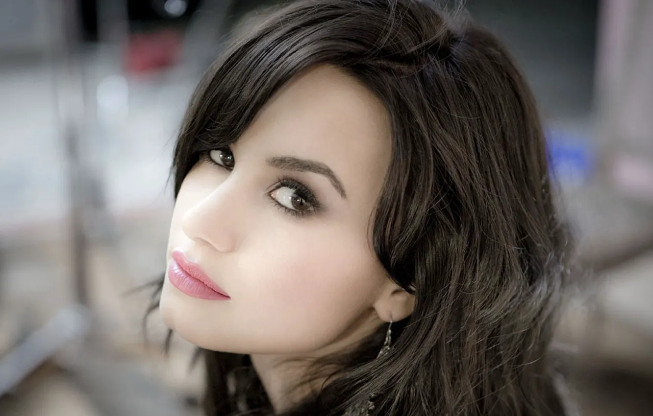Фото обои взгляд, актриса, шатенка, кудри, знаменитость, карие глаза, Деми Ловато, Demi Lovato