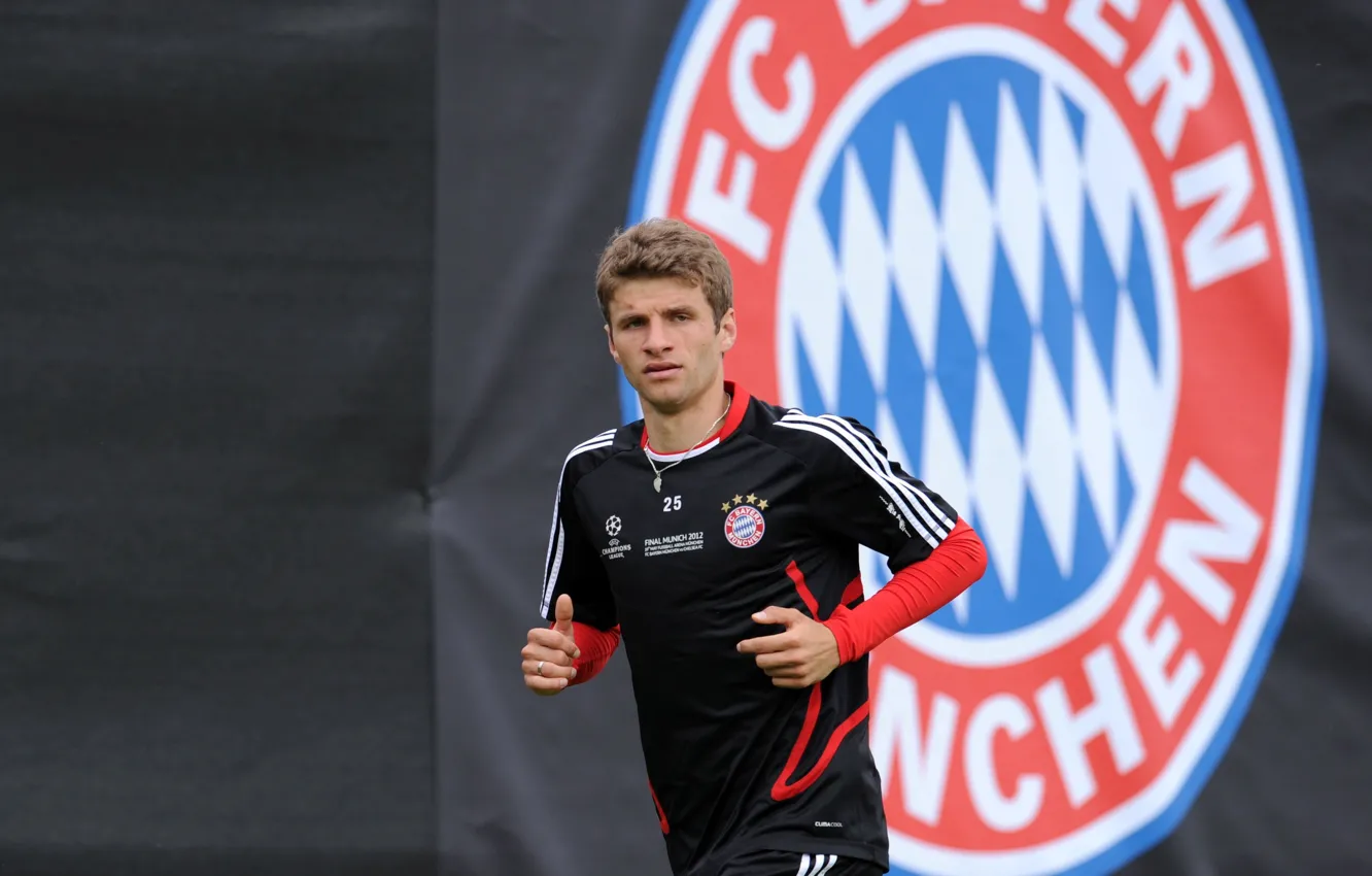 Фото обои wallpaper, sport, logo, football, player, FC Bayern Munchen, Thomas Muller
