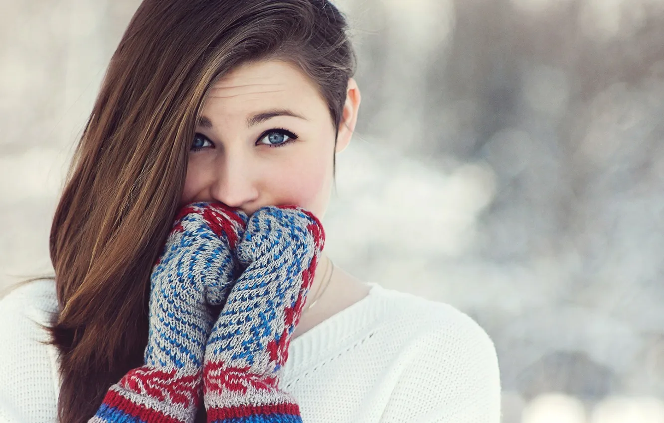 Фото обои холод, глаза, взгляд, девушка, перчатки, синие