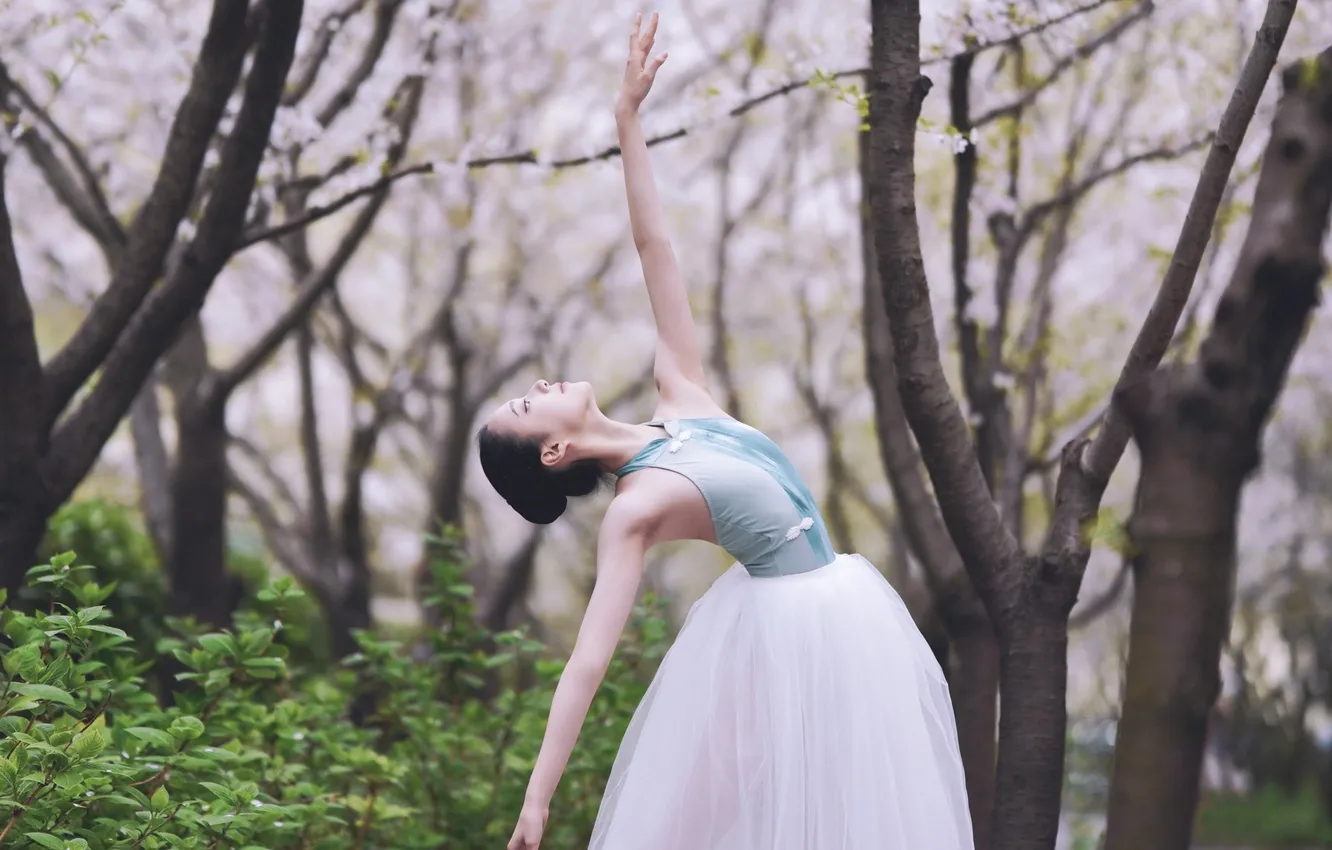 Фото обои Beautiful, Asian, Model, Flowers, Street, Dance, Woman, Cute