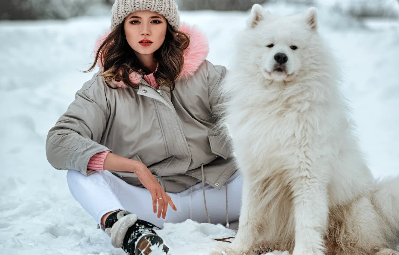 Фото обои зима, взгляд, снежинки, природа, поза, модель, шапка, портрет