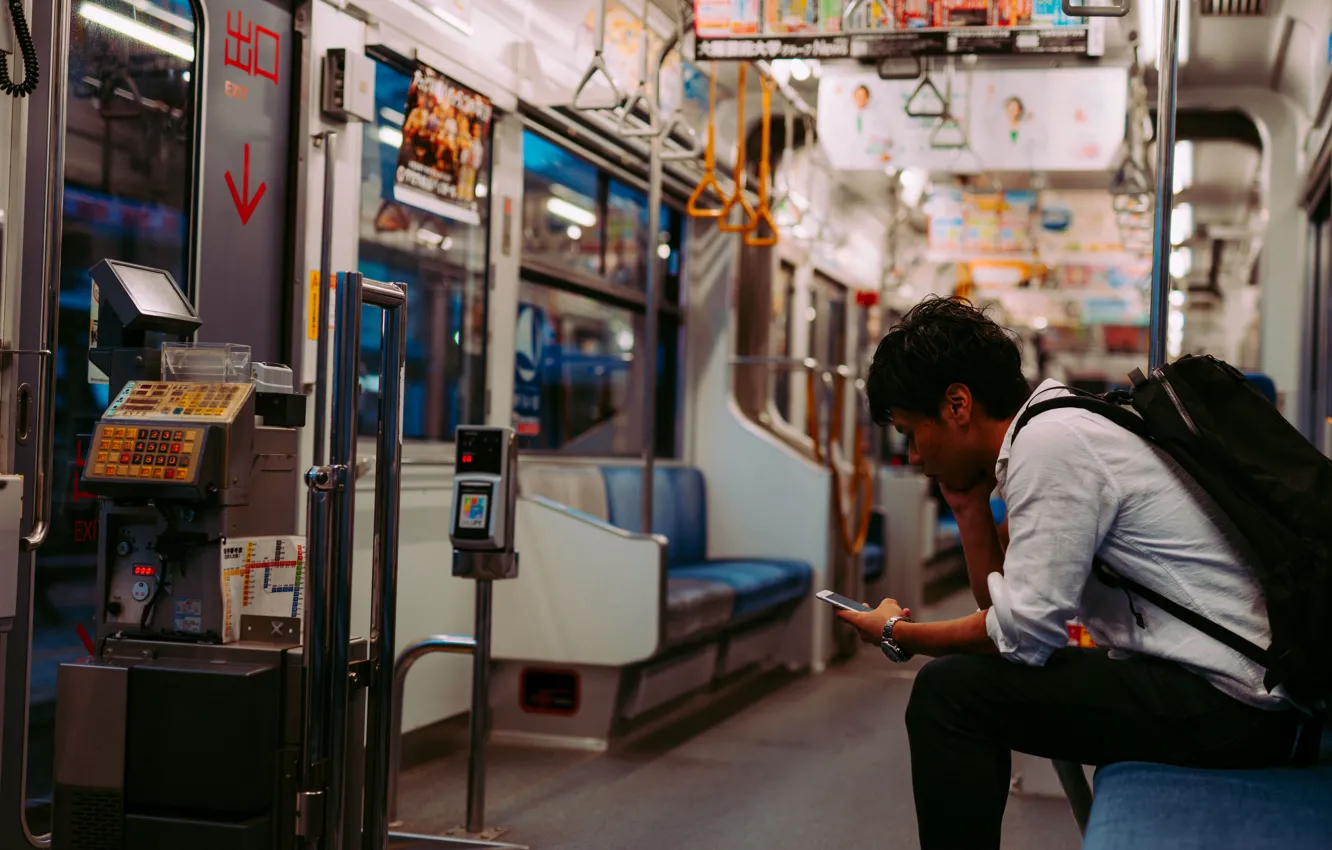 Фото обои boy, subway, cell phone, urban scene