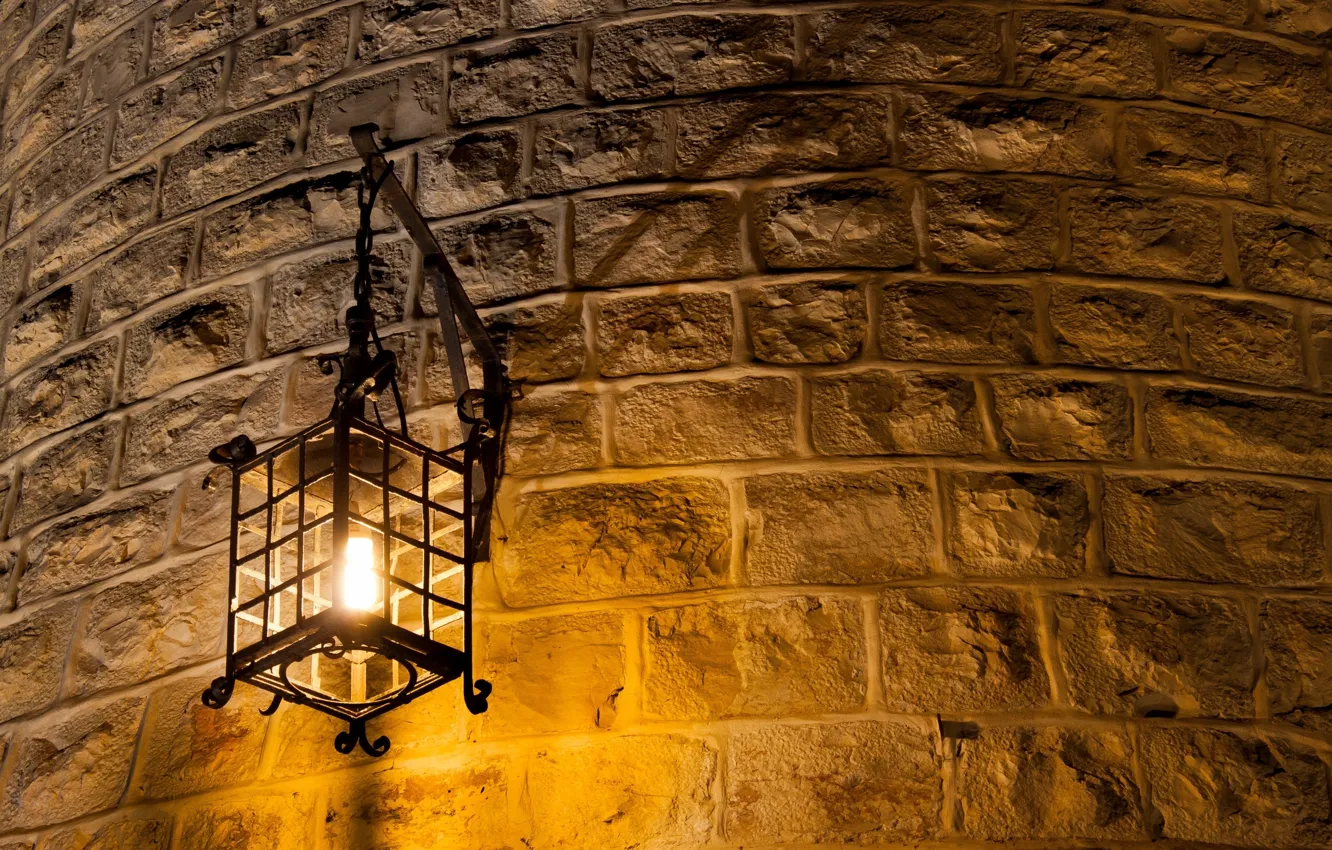 Фото обои light, metal, wall, lantern, brick, light bulb, Wall lamp, curved