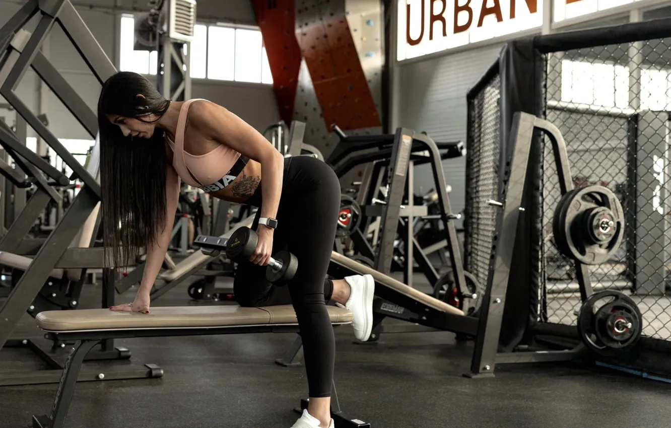 Фото обои девушка, long hair, model, tattoo, brunette, leggings, fitness model, sneakers