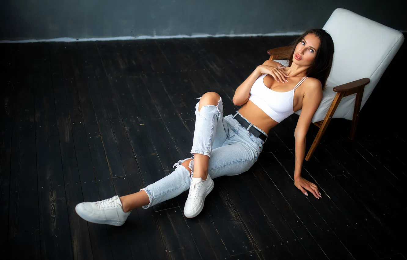 Фото обои cleavage, model, women, sitting, on the floor, looking at viewer, Dmitry Shulgin, fake lips