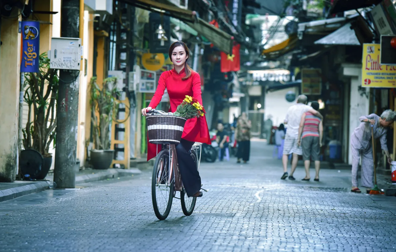 Фото обои девушка, велосипед, город, улица, азиатка