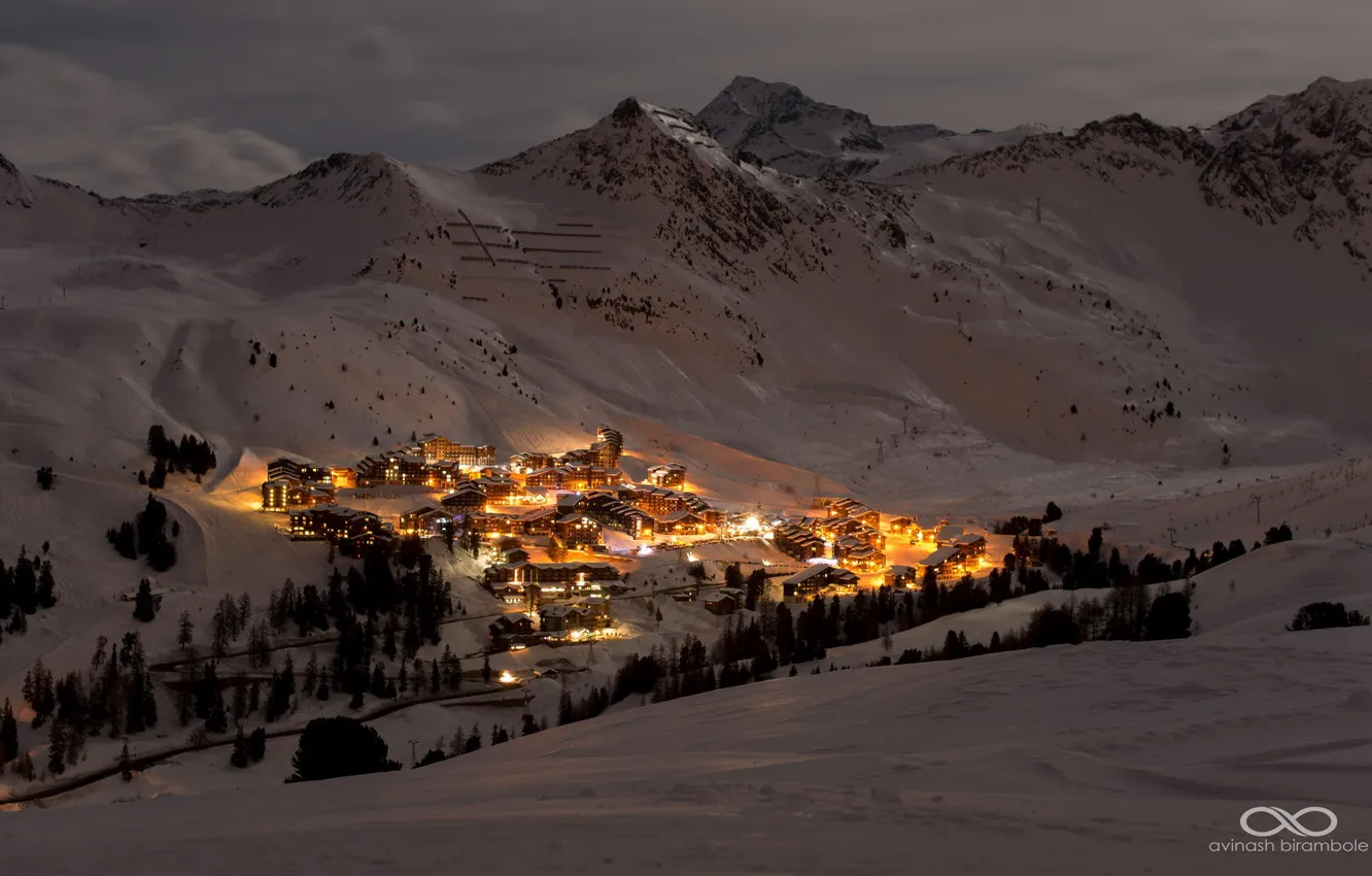 Фото обои зима, снег, пейзаж, горы, ночь, огни, долина, курорт