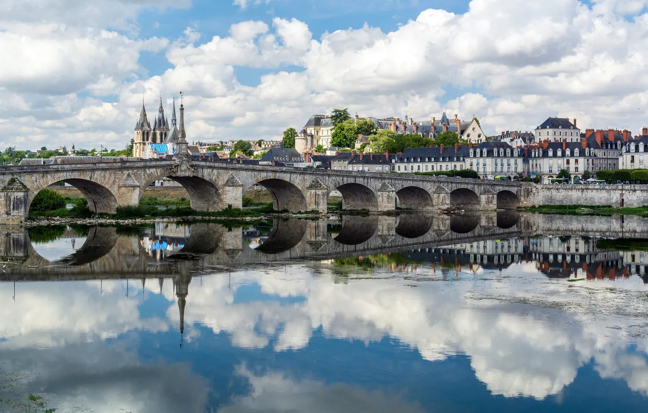 Фото обои облака, мост, город, река, отражение в воде, Луара, Блуа