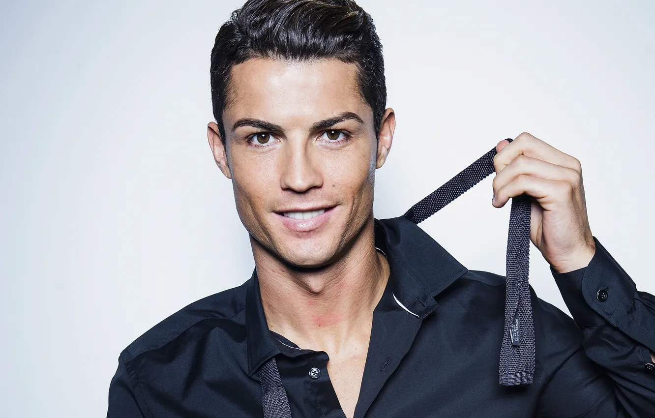 Фото обои взгляд, улыбка, мужчина, рубашка, Cristiano Ronaldo