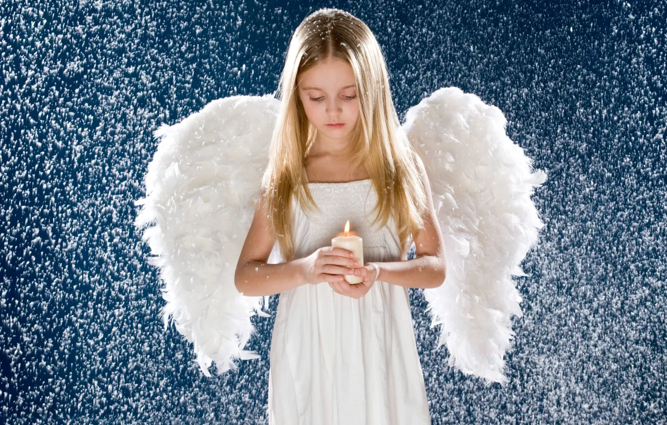 Фото обои снег, свеча, крылья, ангел, Девочка