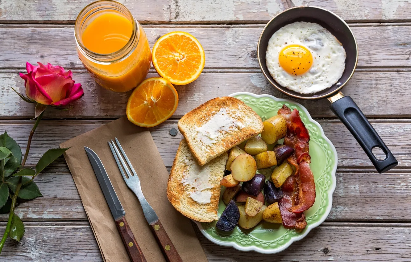 Фото обои роза, апельсин, завтрак, сок, яичница, бекон, тосты, картофель