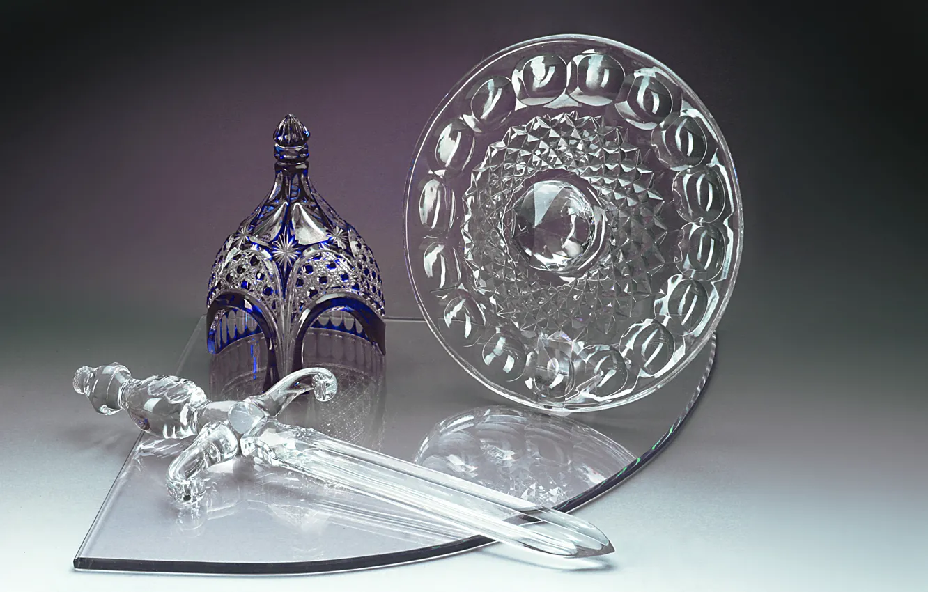 Фото обои стекло, меч, хрусталь, шлем, щит, Гусь-Хрустальный, декоративная компазиция