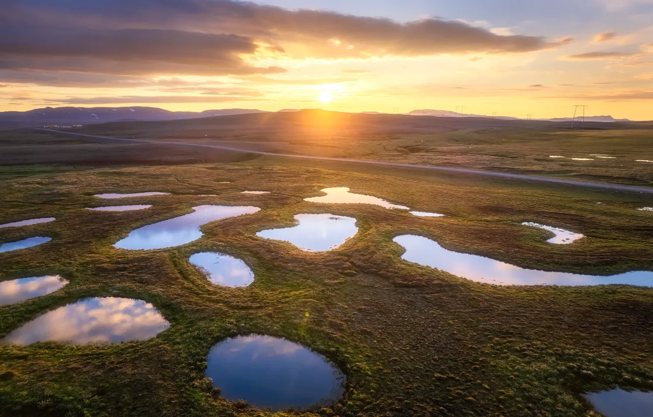 Фото обои дорога, небо, вода, солнце, облака, свет, линии, закат