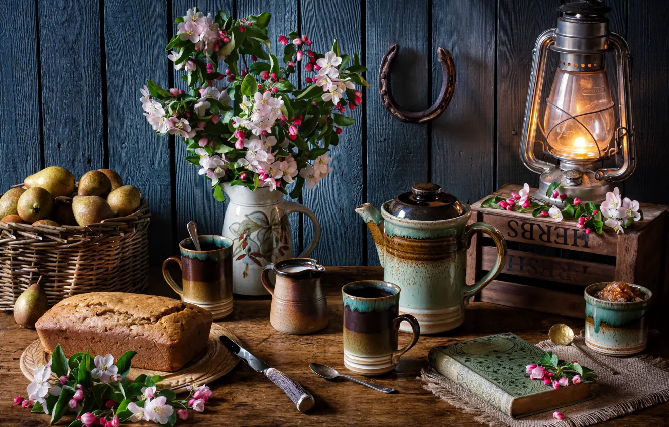 Фото обои стиль, корзина, лампа, чайник, хлеб, нож, книга, кружки