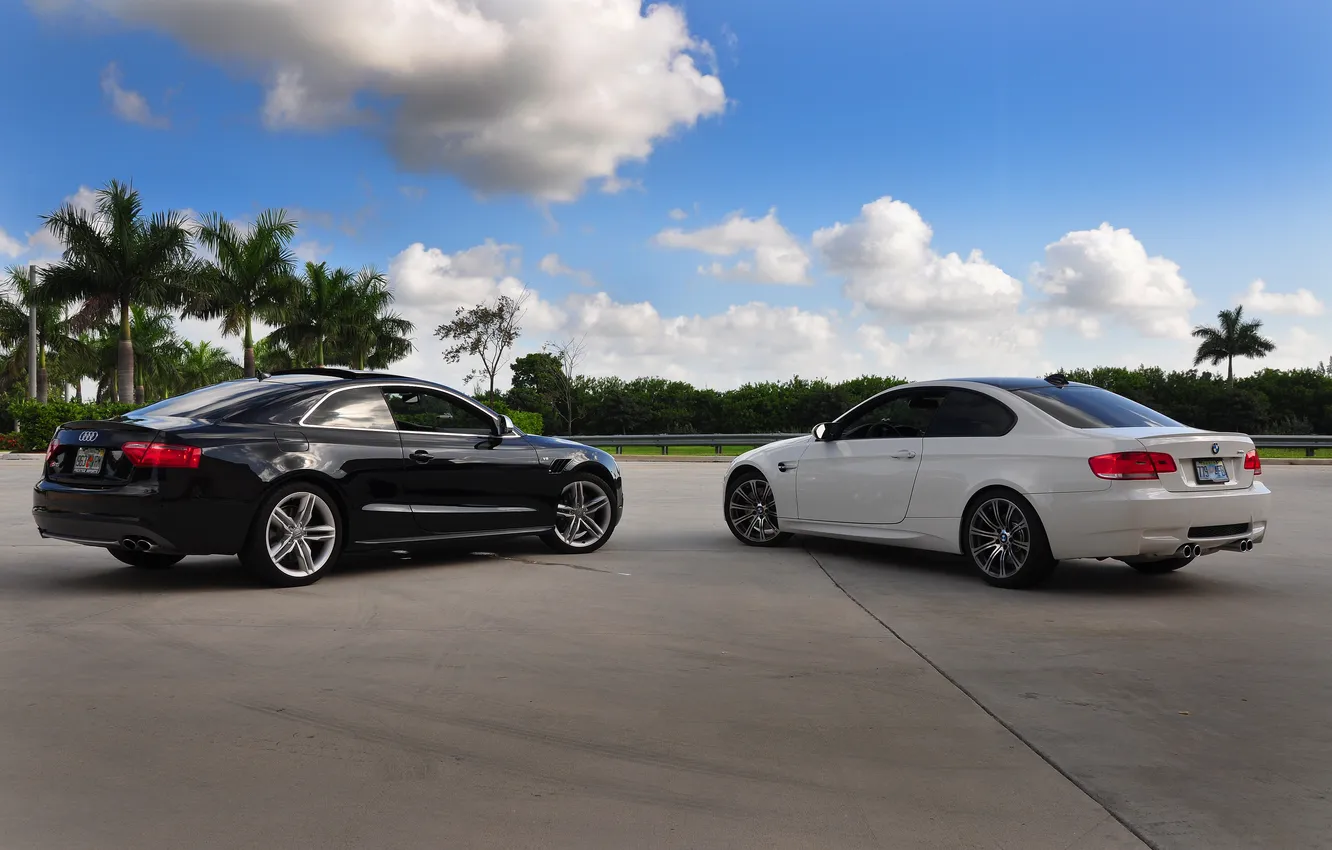 Фото обои небо, Audi, BMW, черная, белая, RS5