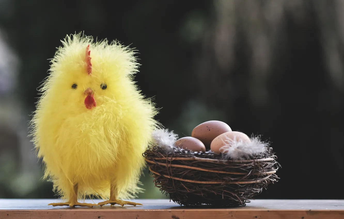 Фото обои праздник, игрушка, яйца, весна, Пасха, гнездо, цыпленок, птенец