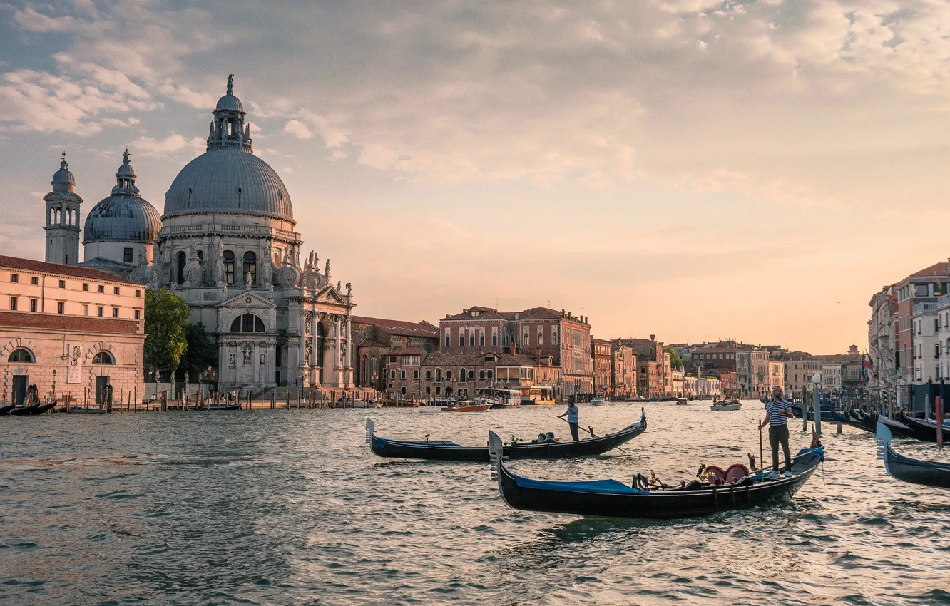 Фото обои Италия, Венеция, собор, канал, гондолы, Santa Maria della Salute