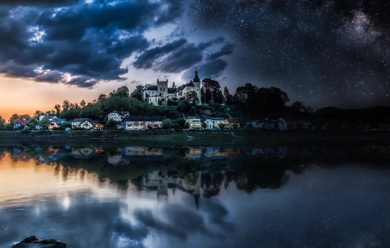 Фото обои небо, река, звёзды, Австрия, домики, Дунай, замок Оттенсхайм